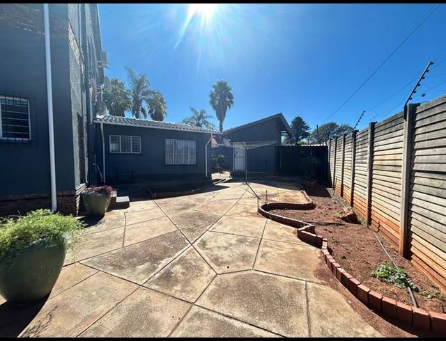 5 BEDROOM HOUSE FOR SALE IN DORINGKLOOF